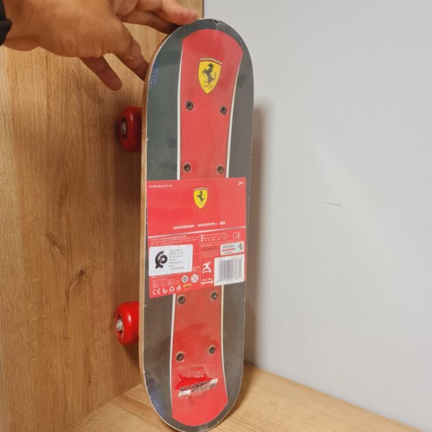Skate board mini- Mesuca  Ferrari