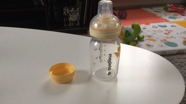 biberon_3_1.jpeg Medela : biberon calma 150Ml