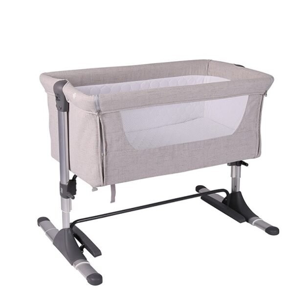 portable-swinging-travel-baby-crib-baby-bed_1.jpg Berceau Cododo - Mon bébé