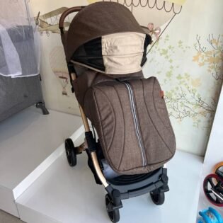 Poussette valise avec couvre jambe