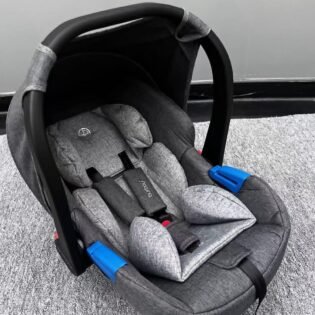 Maxi-cosi-naissance-Burbay-gris maxi cosi naissance gris