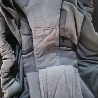 sling porte bébé gris