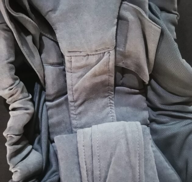 sling porte bébé gris