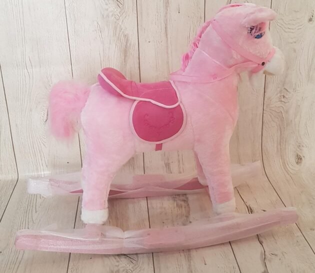 Profil cheval à bascule rose pour fille