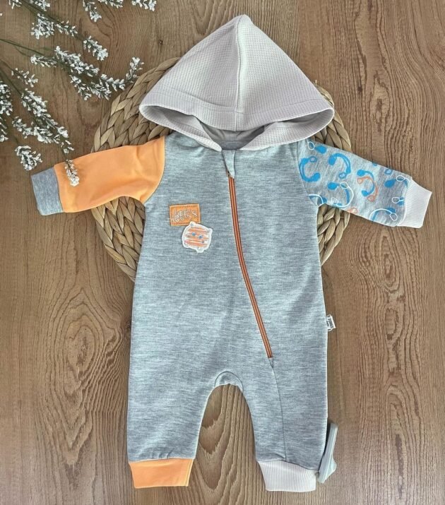 statut grenouillère à capuche tongs