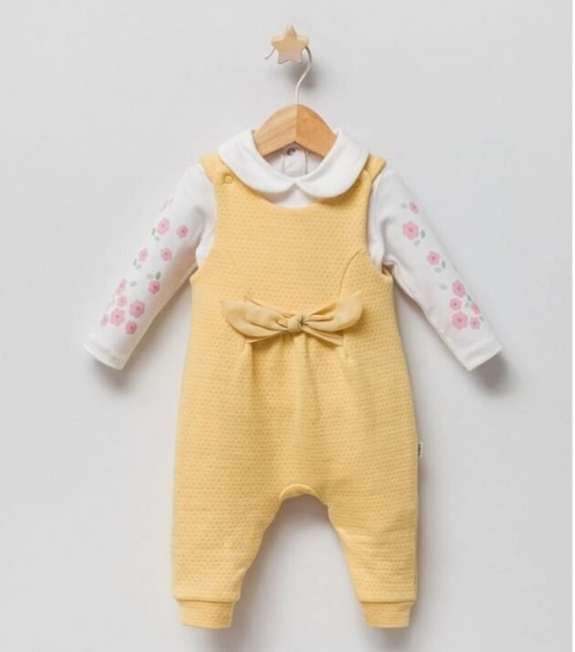 Ensemble-salopette-et-T-shirt-bride-1 joli ensemble salopette bride tongs baby jaune