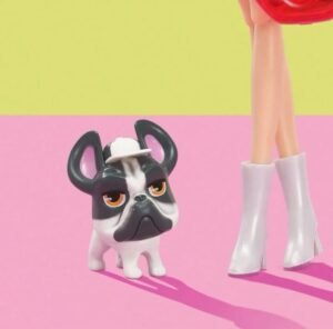 adorable poupée fashion avec chien bulldog