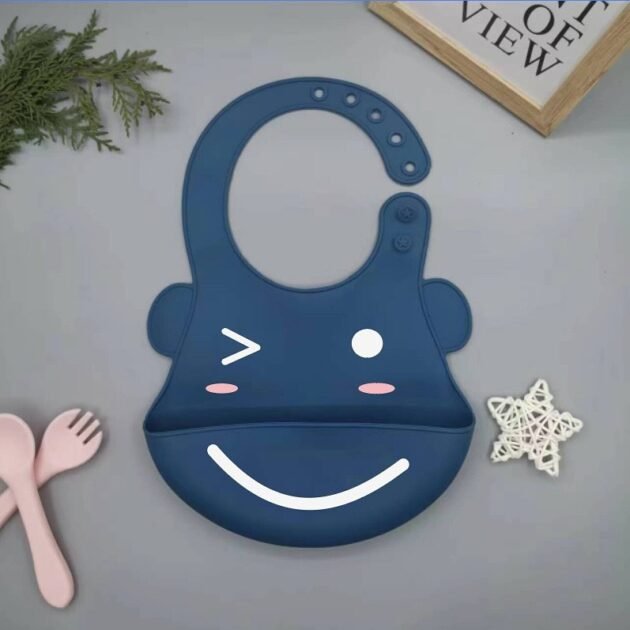 Bavoir-avec-poche-en-silicone-23-30cm-bleu pratique bavoir 23 x 30cm bleu