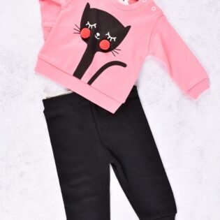 joli ensemble de vêtements chat