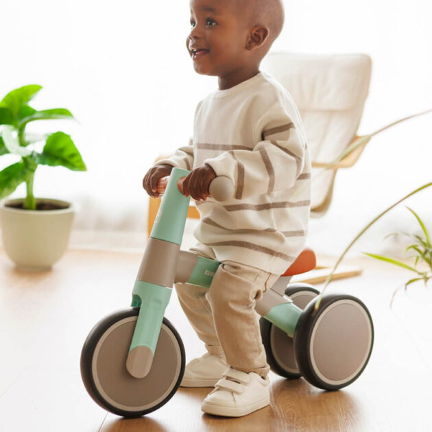 pratique vélo d'équilibre vespa