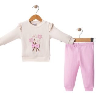 Ensemble-de-vetements-Chic-et-Confortable-mauve vêtements chic et confortable mauve