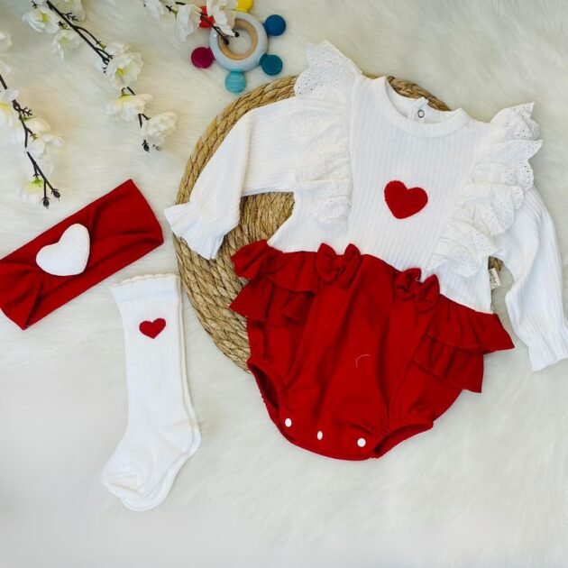 joli ensemble bébé cœur d'amour