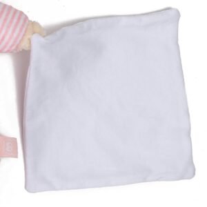 un chiffon à la main blanc