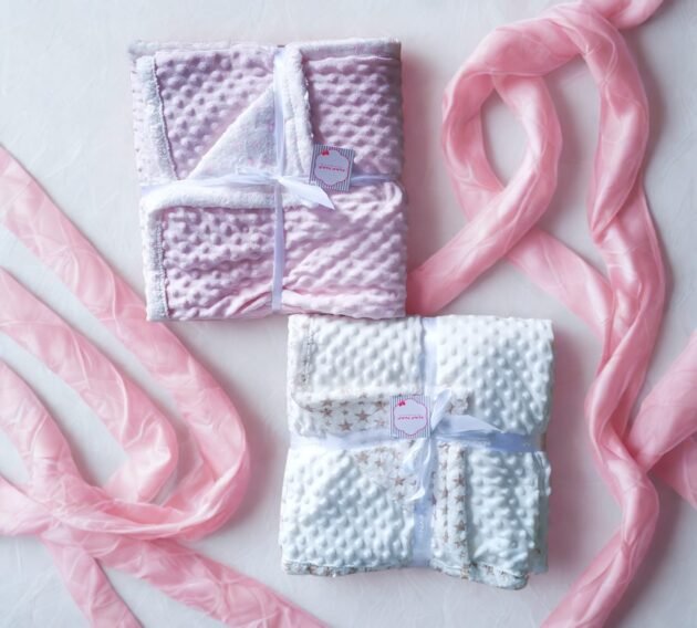 couverture-douce-pour-bebe-140x110cm-naf-naf couverture douce naf anf