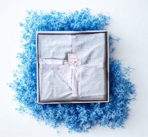 couverture-douce-ourson-110-x-140cm-naf-naf-bleu couverture naf naf ourson bleu