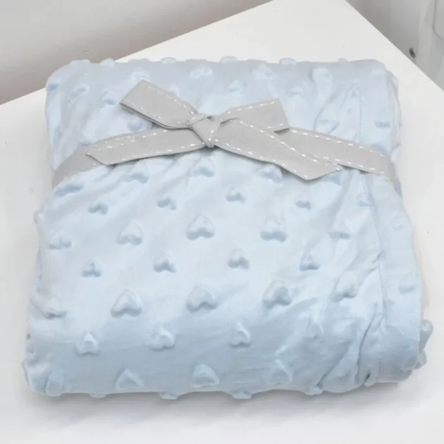 Couverture110 x 140cm bleue en peluche avec cœurs sherpa - Naf Naf