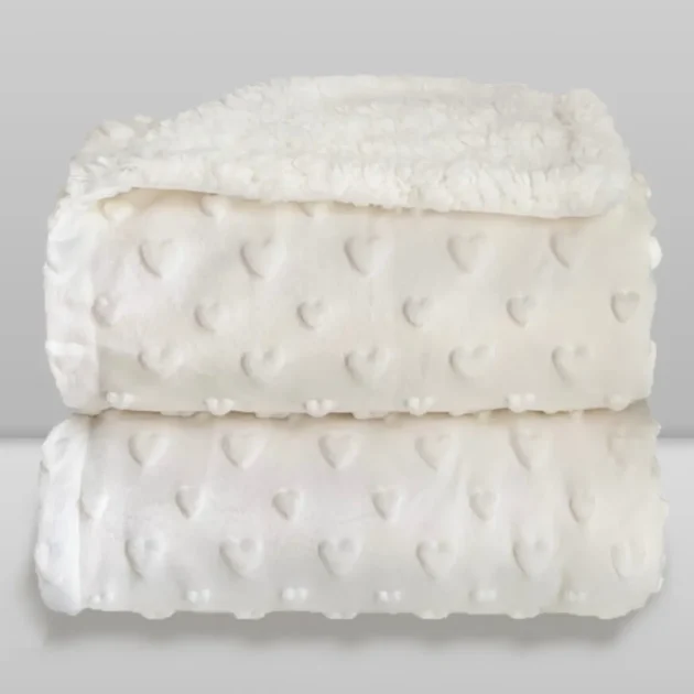 Couverture 110 x 140cm beige en peluche avec cœurs sherpa - Naf Naf