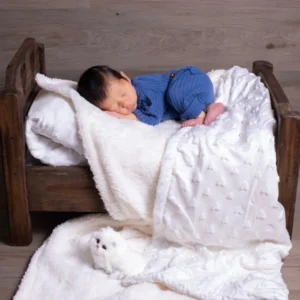 Couverture110 x 140cm rose en peluche avec cœurs sherpa - Naf Naf