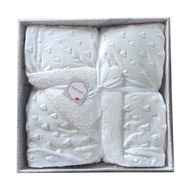 Couverture 110 x 140cm beige en peluche avec cœurs sherpa - Naf Naf