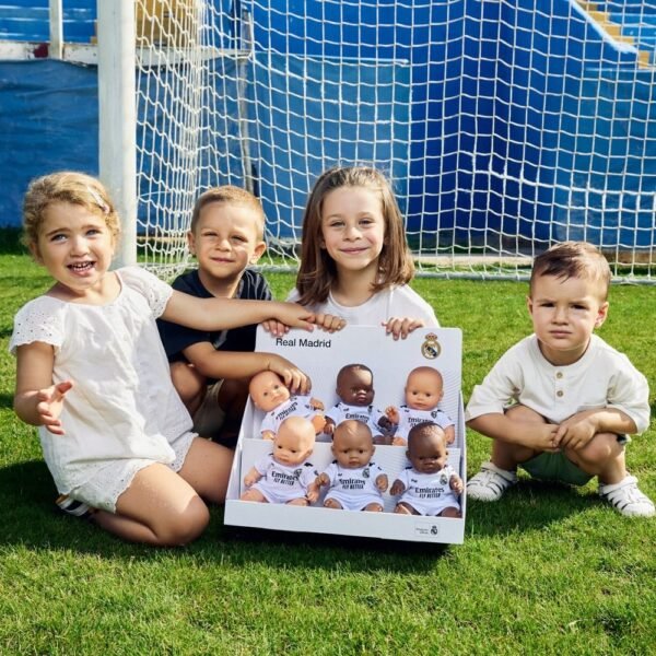 Poupée Bébé avec Tenue Football Officielle Real Madrid 21 cm – Miniland