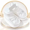 Chaussons pour nouveau-né en coton blanc