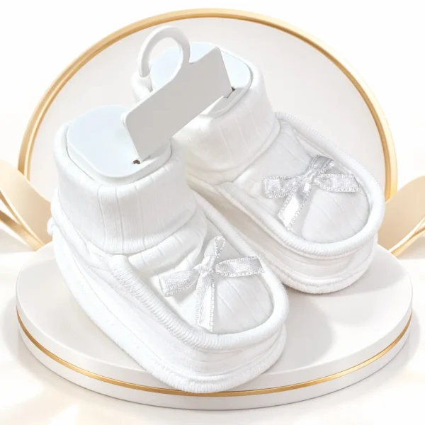 Chaussons pour nouveau-né en coton blanc